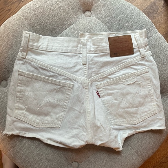 Levi’s White 501 Shorts - Picture 2 of 5
